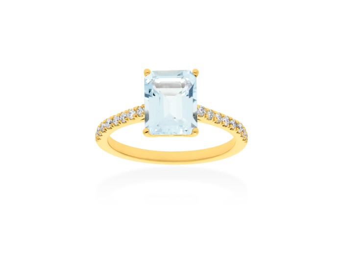 Anillo de oro con diamantes y aguamarina