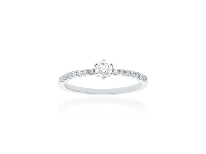 Solitario de oro con diamantes estilo americano