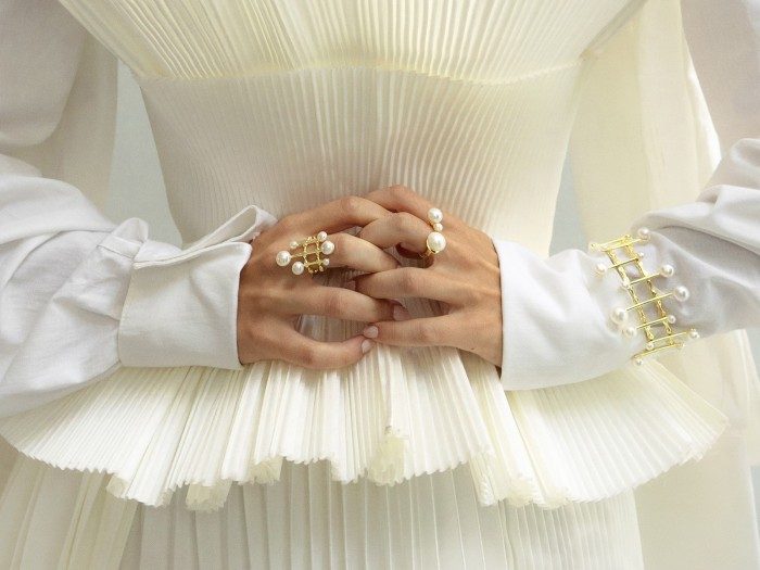 Brazalete de plata y perlas