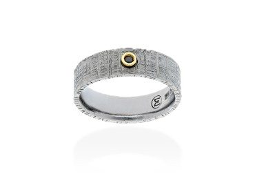 Anillo de plata y oro con un diamante