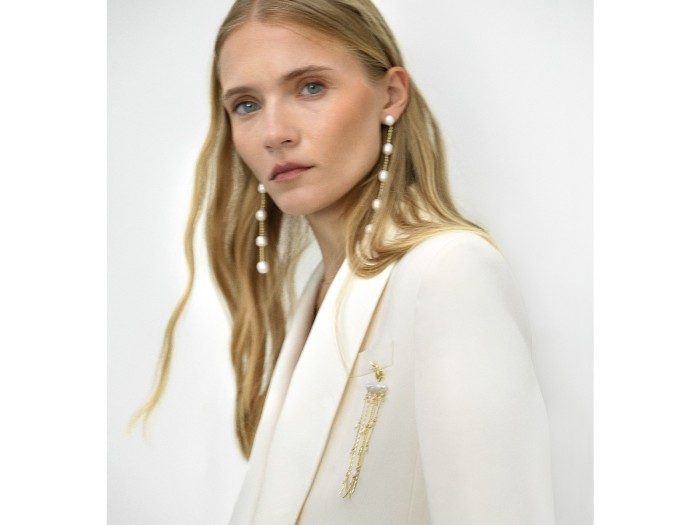 Pendiente de plata largo con perlas