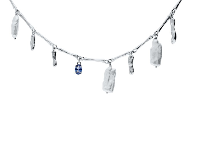 Gargantilla de plata con perlas y piedra azul