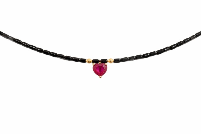 Gargantilla de Oro con piedra preciosa rubi corazón