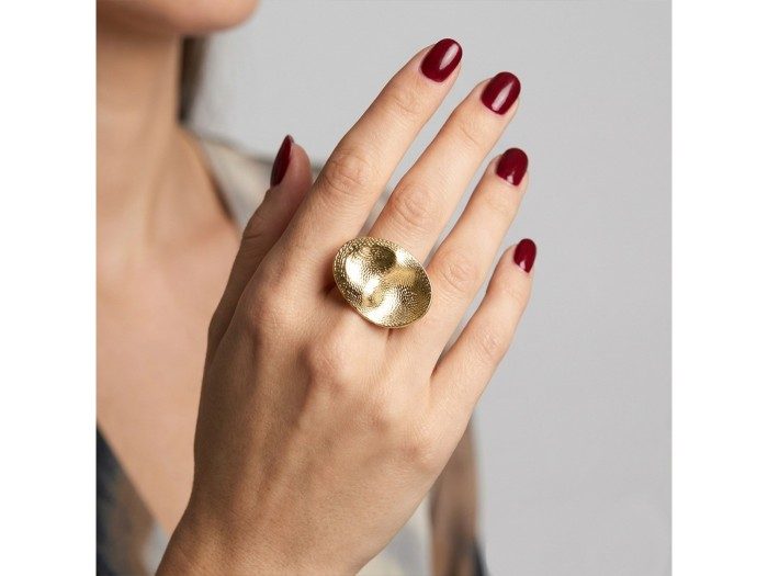 Anillo de plata ovalado plano