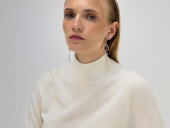 Silver earrings with zirconia stones. VOLTERETA