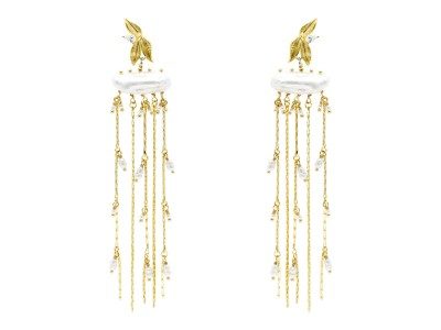 Long silver earrings with zirconia stones and pearls