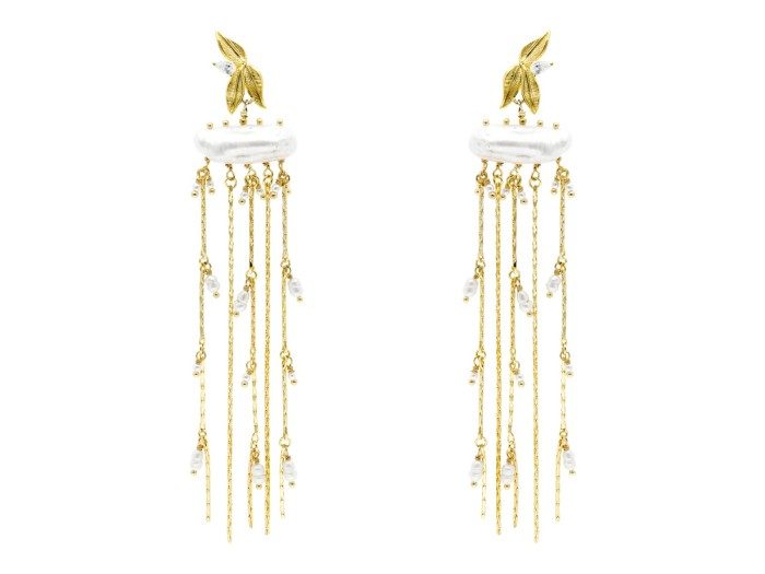 Long silver earrings with zirconia stones and pearls