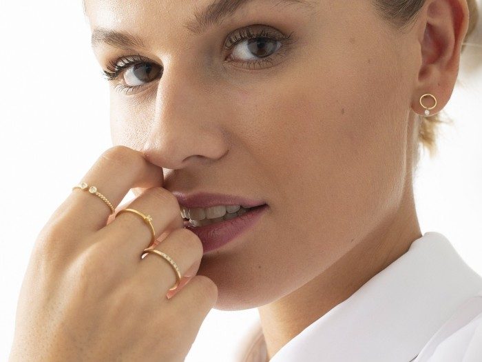 Pendientes de Oro 18Kt aro pequeño ballerina