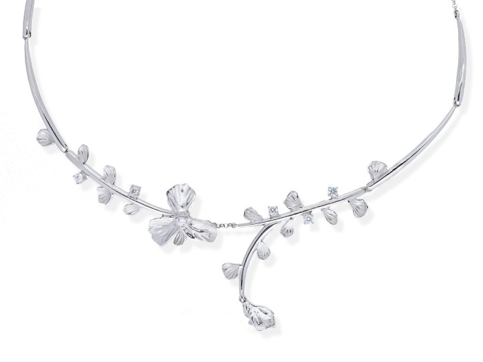 Gargantilla de plata flor
