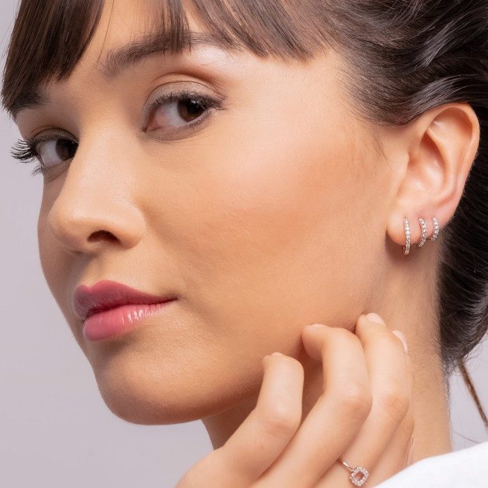 Piercing de Oro 18Kt aro pequeño con diamantes