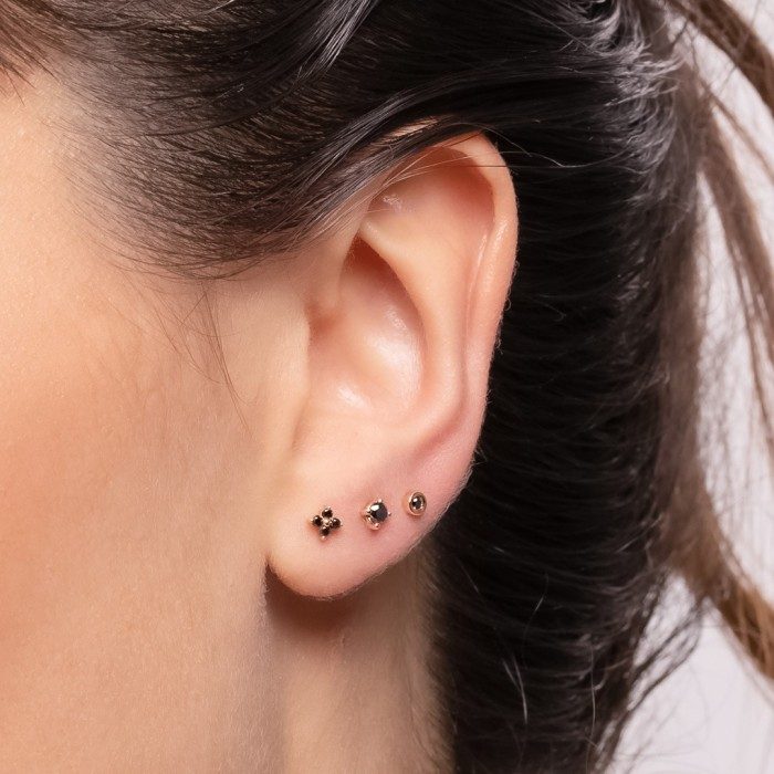 Piercing de Oro 18Kt chatón con diamante negro