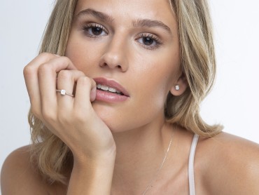 Anillo  en Oro 18Kt. y diamantes