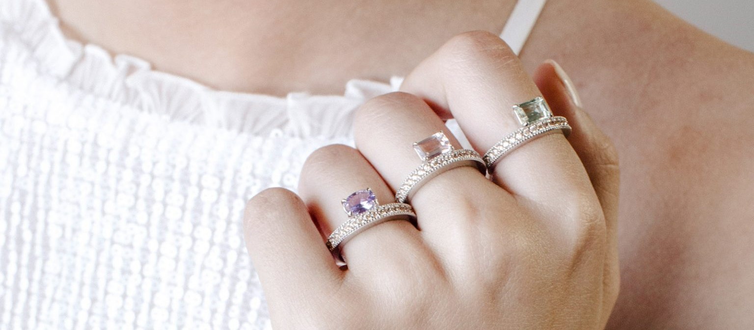Anillos color pastel 