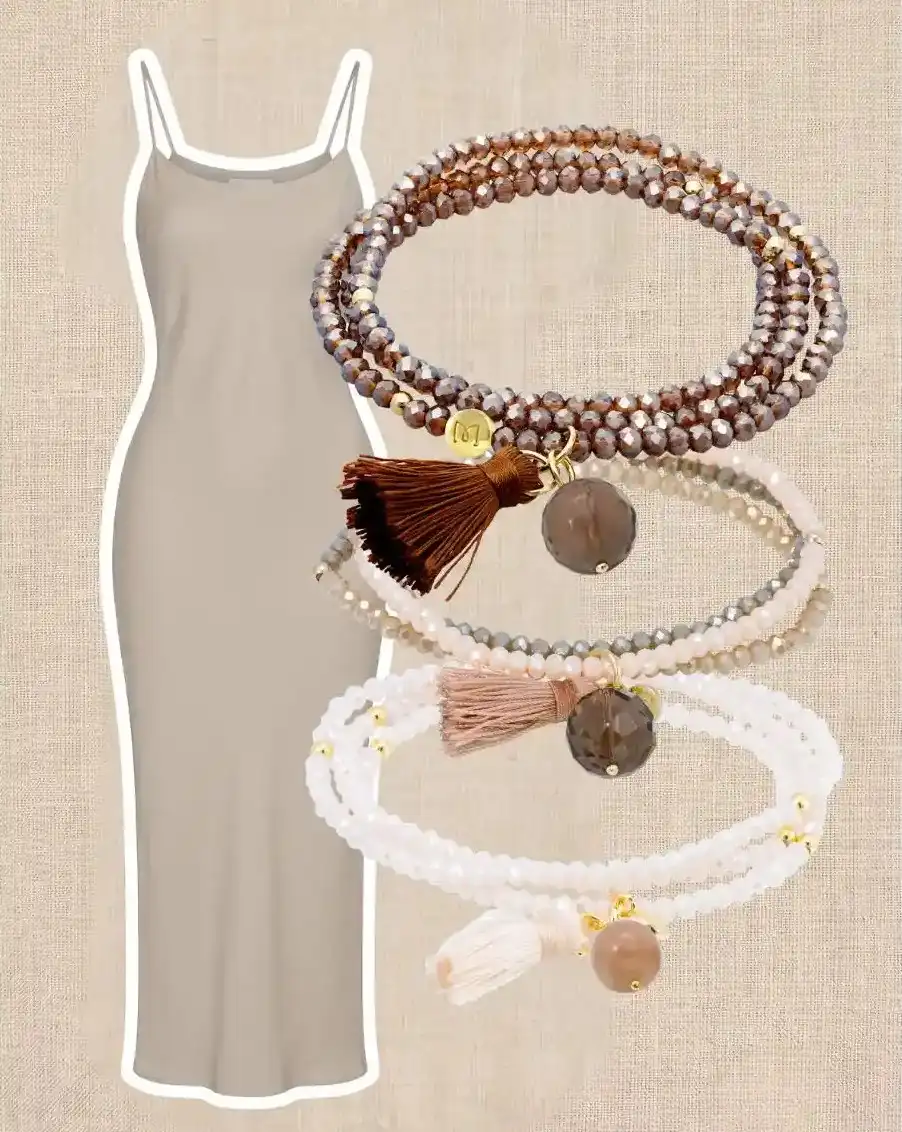 Look vestido con pulseras zen Marina García