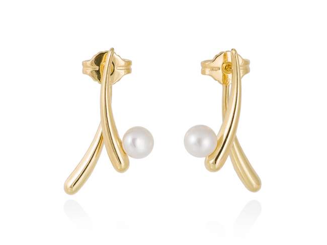Earrings WHAM pearl in golden silver de Marina Garcia Joyas en plata Earrings in 18kt yellow gold plated 925 sterling silver with freshwater cultured pearls. (size: 3 cm.)
