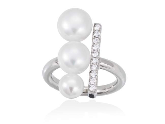 Ring SAPPORO pearl in silver de Marina Garcia Joyas en plata Ring in rhodium plated 925 sterling silver. white cubic zirconia and freshwater cultured pearls.  