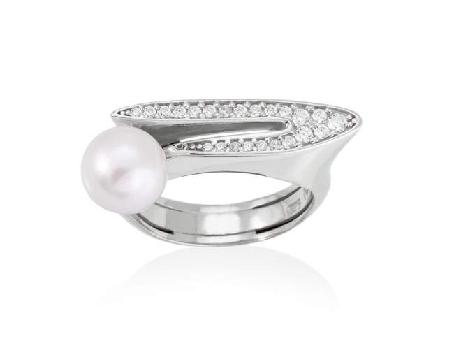 Ring TOKIO pearl in silver de Marina Garcia Joyas en plata Ring in rhodium plated 925 sterling silver with white cubic zirconia and freshwater cultured pearl.  