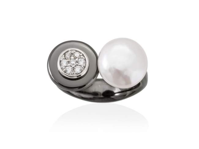 Ring LEPERL pearl in black silver de Marina Garcia Joyas en plata Ring in ruthenium and rhodium plated 925 sterling silver with white cubic zirconia and freshwater cultured pearl.  