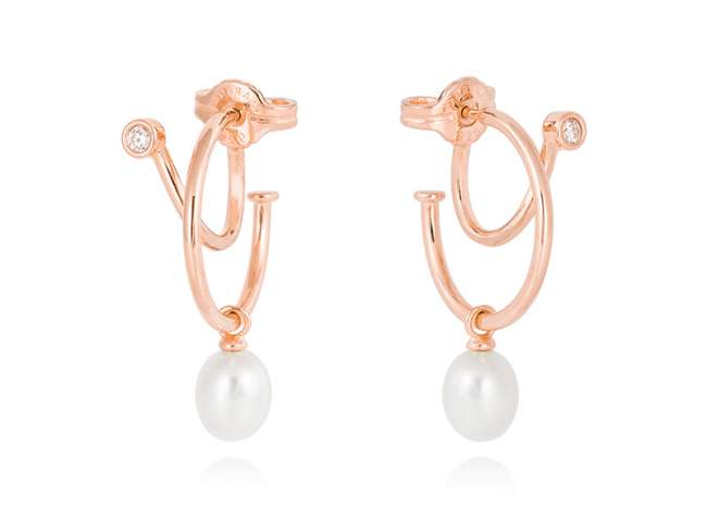 Earrings WHAM  in rose silver de Marina Garcia Joyas en plata Earrings in 18kt rose gold plated 925 sterling silver, white cubic zirconia and freshwater cultured pearls. (size: 3,2 cm.)
