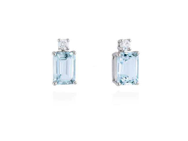 Earrings in 18kt. Gold and diamonds de Marina Garcia Joyas en plata Earrings in rodhium plated 18kt white gold with 2 diamonds carat total weight 0.06 (Color: Top Wesselton (G) Clarity: SI) and faceted aquamarine.