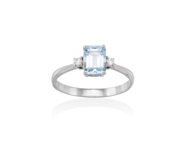 Ring in 18kt. Gold and diamonds de Marina Garcia Joyas en plata Ring in rodhium plated 18kt white gold with 2 diamonds carat total weight 0.06 (Color: Top Wesselton (G) Clarity: SI) and faceted aquamarine.