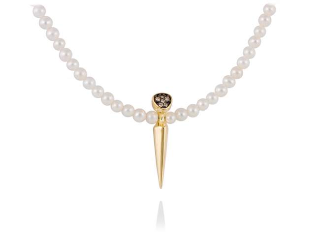 Necklace FAR WEST  in golden silver de Marina Garcia Joyas en plata Necklace in 18kt yellow gold plated 925 sterling silver with cognac cubic zirconia and freshwater cultured pearls. (Length of necklace: 38+3 cm. Size of pendant: 2,8 cm.)
