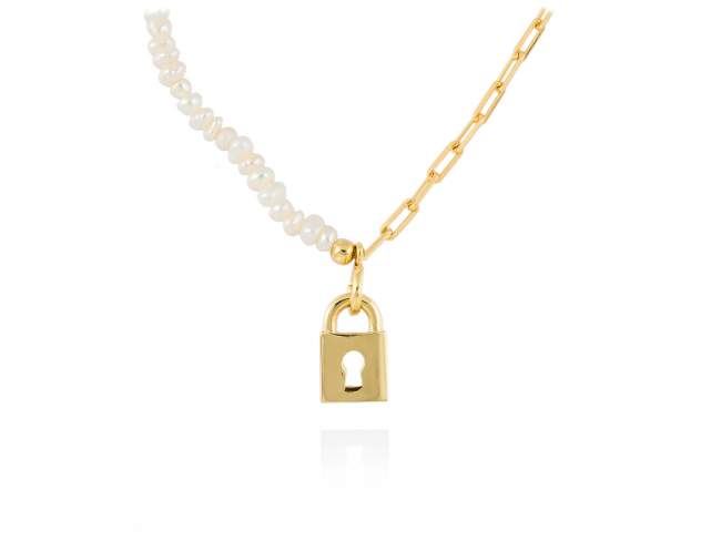 Necklace FAR WEST  in golden silver de Marina Garcia Joyas en plata Necklace in 18kt yellow gold plated 925 sterling silver with freshwater cultured pearls. (Length of necklace:  38+5 cm. Size of pendant: 1 cm.)