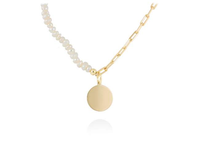 Necklace FAR WEST  in golden silver de Marina Garcia Joyas en plata Necklace in 18kt yellow gold plated 925 sterling silver with freshwater cultured pearls. (Length of necklace: 38+5 cm. Size of pendant: 1 cm.)