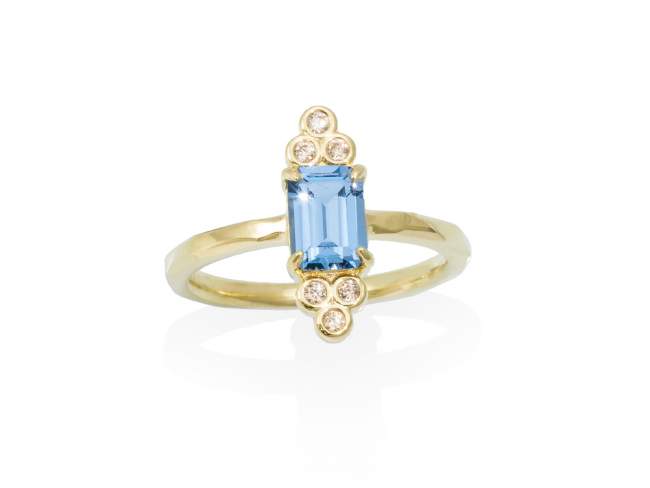 Ring VERSALLES blue in golden silver de Marina Garcia Joyas en plata Ring in 18kt yellow gold plated 925 sterling silver with cognac cubic zirconia and synthetic stone in blue color.