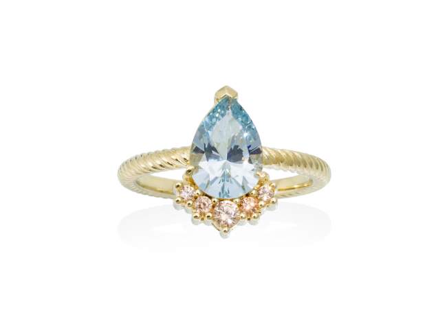 Ring CONSTANZA blue in golden silver de Marina Garcia Joyas en plata Ring in 18kt yellow gold plated 925 sterling silver with cognac cubic zirconia and synthetic stone in aquamarine color.  