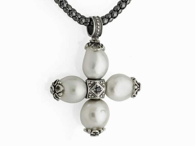 Pendant BOSSA in oxidized Silver de Marina Garcia Joyas en plata Cross in 925 sterling silver and freshwater cultured pearls  (Chain is not included)