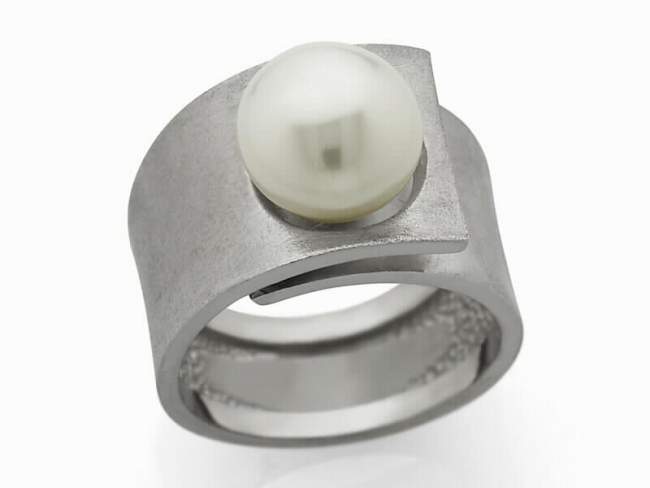 Ring CLOSSE in silver de Marina Garcia Joyas en plata Ring in rhodium plated 925 sterling silver and freshwater cultured pearls