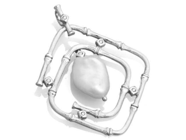 Pendant BAMBU in silver de Marina Garcia Joyas en plata Pendant in rhodium plated 925 sterling silver, cubic zirconia and freshwater cultured pearl. (Chain is not included)