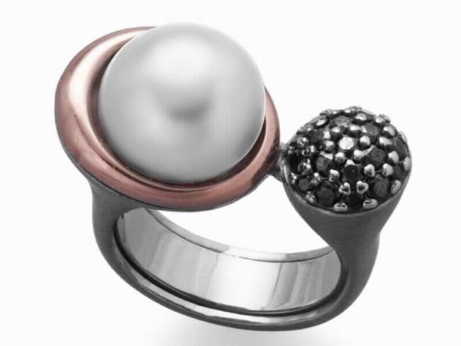 Ring PAVE PEARL in black Silver de Marina Garcia Joyas en plata Ring in 18kt rose gold and ruthenium plated 925 sterling silver, freshwater cultured pearl and cubic zirconia