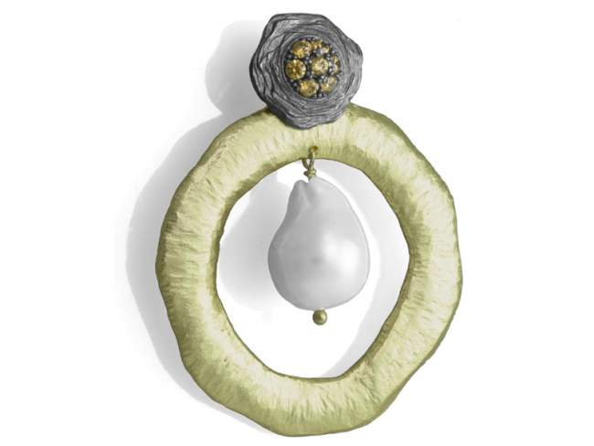 Pendant FARAH in golden Silver de Marina Garcia Joyas en plata Pendant in 18kt yellow gold plated 925 sterling silver, cubic zirconia and freshwater cultured pearl. (Chain is not included)