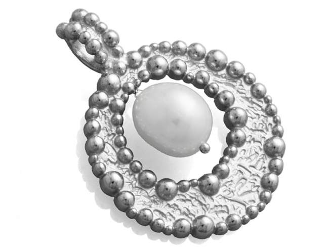 Pendant POP PEARL in silver de Marina Garcia Joyas en plata Pendant in rhodium plated 925 sterling silver and freshwater cultured pearl. (Chain is not included)