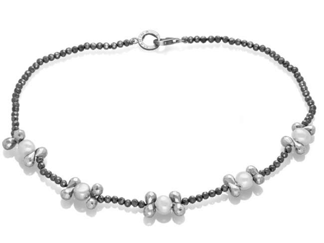 Necklace ADA Pearl in silver de Marina Garcia Joyas en plata Necklace in 925 sterling silver, faceted grey spinels and freshwater cultured pearls.(length: 42 cm.)