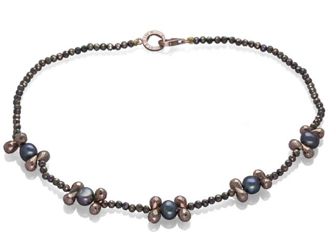 Necklace ADA Pearl in silver de Marina Garcia Joyas en plata Necklace in 18kt rose gold plated 925 sterling silver, faceted brown coated spinels and freshwater cultured pearls.