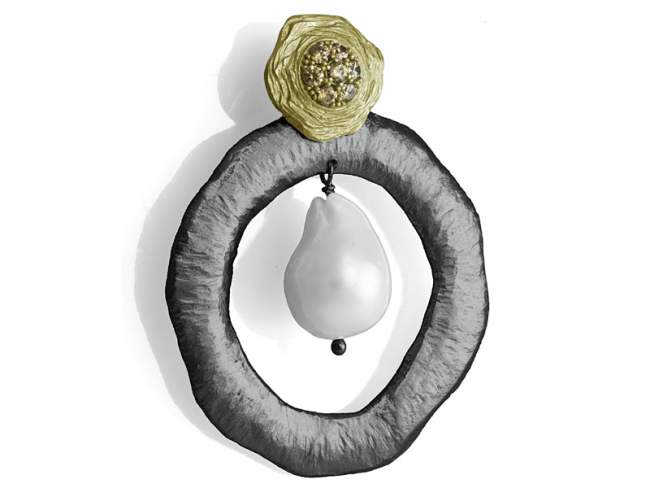 Colgante FARAH en plata Negra de Marina Garcia Joyas en plata Colgante de plata de primera ley (925) con baño de rutenio, circonitas y perla. (Cadena no incluida)