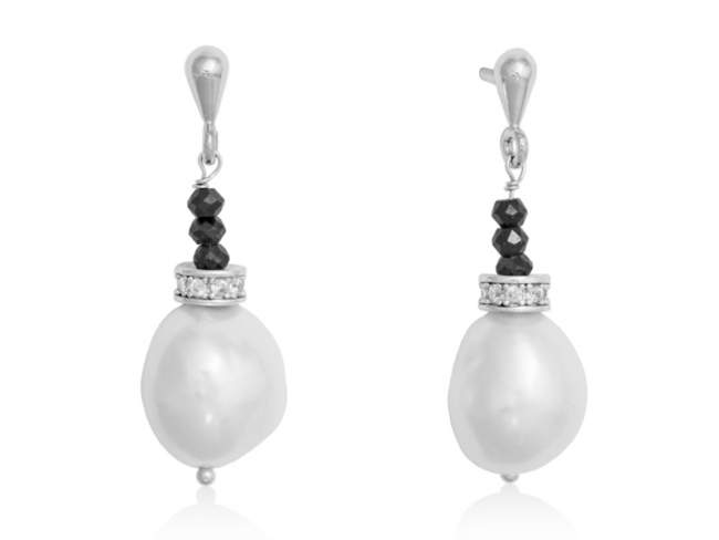 Earrings DANTE in silver de Marina Garcia Joyas en plata Earrings in rhodium plated 925 sterling silver with faceted black spinels, white cubic zirconia and freshwater cultured pearls.  