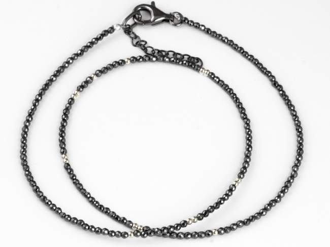 Collar   en plata de Marina Garcia Joyas en plata Collar de plata de primera ley (925) con baño de rodio y hematites. (largo: 42+3 cm)