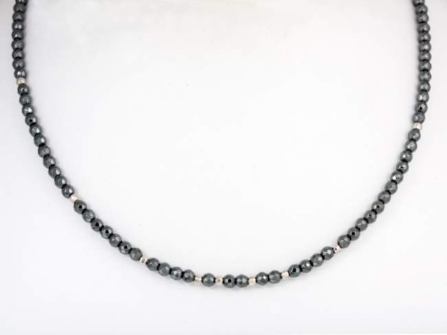 Necklace    de Marina Garcia Joyas en plata Necklace in rhodium plated 925 sterling silver with faceted hematite. (length: 42+3 cm.)