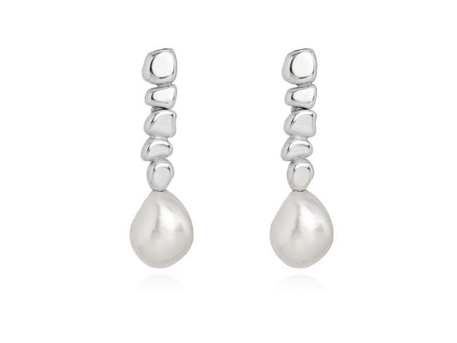 Earrings ELENIUS Pearl in silver de Marina Garcia Joyas en plata Earrings in rhodium plated 925 sterling silver and freshwater cultured pearls.  