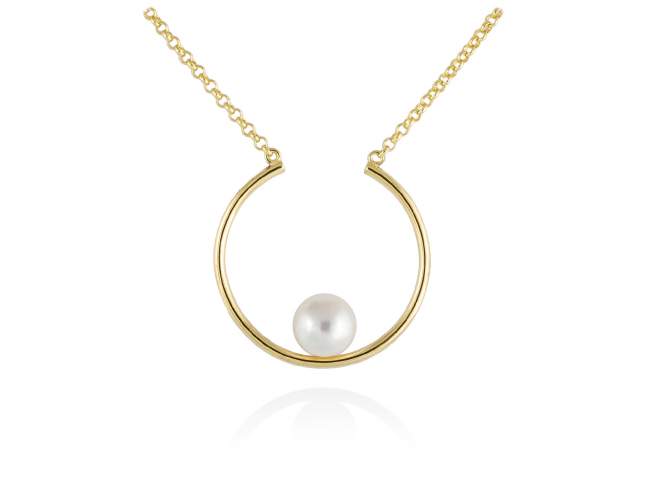 Necklace PERLE  in golden silver de Marina Garcia Joyas en plata Necklace in 18kt yellow gold plated 925 sterling silver and freshwater cultured pearl. (Length of necklace: 41+3 cm. Size of pendant: 2,7 cm.)