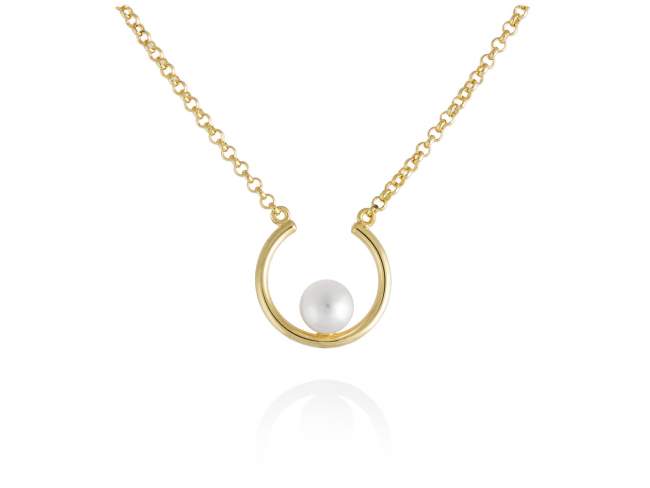 Necklace PERLE  in golden silver de Marina Garcia Joyas en plata Necklace in 18kt yellow gold plated 925 sterling silver and freshwater cultured pearl. (Length of necklace: 41+3 cm. Size of pendant: 1,5 cm.)