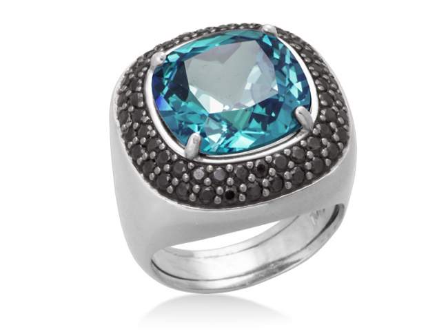 Ring JAIPUR Blue in silver de Marina Garcia Joyas en plata Ring in rhodium plated 925 sterling silver, cubic zirconia and faceted blue hydrothermal quartz.