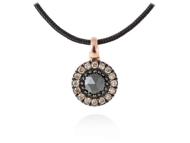 Necklace in 18kt. Gold and diamonds de Marina Garcia Joyas en plata Necklace in 18kt rose gold with 16 brown diamonds carat total weight 0.14 and 1 black diamond carat total weight 0.50. (extensible measure: from 35 to 50 cm.)