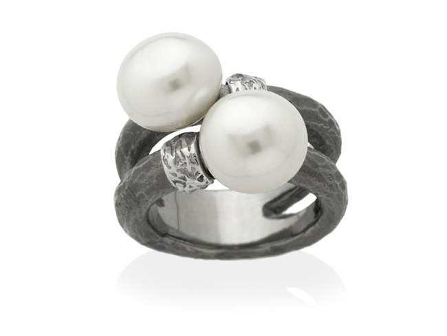 Ring DUET in oxidized Silver de Marina Garcia Joyas en plata Ring in 925 sterling silver and freshwater cultured pearls