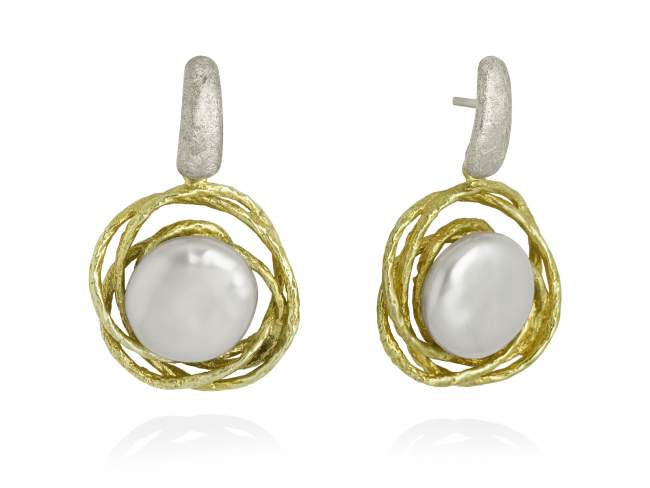 Earrings BEATRICE in silver de Marina Garcia Joyas en plata Earrings in 18kt yellow gold and rhodium plated 925 sterling silver and freshwater cultured pearls.