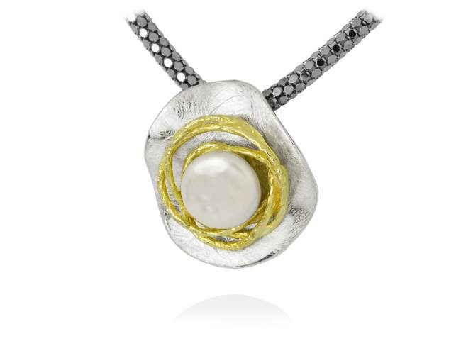 Pendant BEATRICE in silver de Marina Garcia Joyas en plata Pendant in 18kt yellow gold and rhodium plated 925 sterling silver and freshwater cultured pearl.  (Chain is not included)
